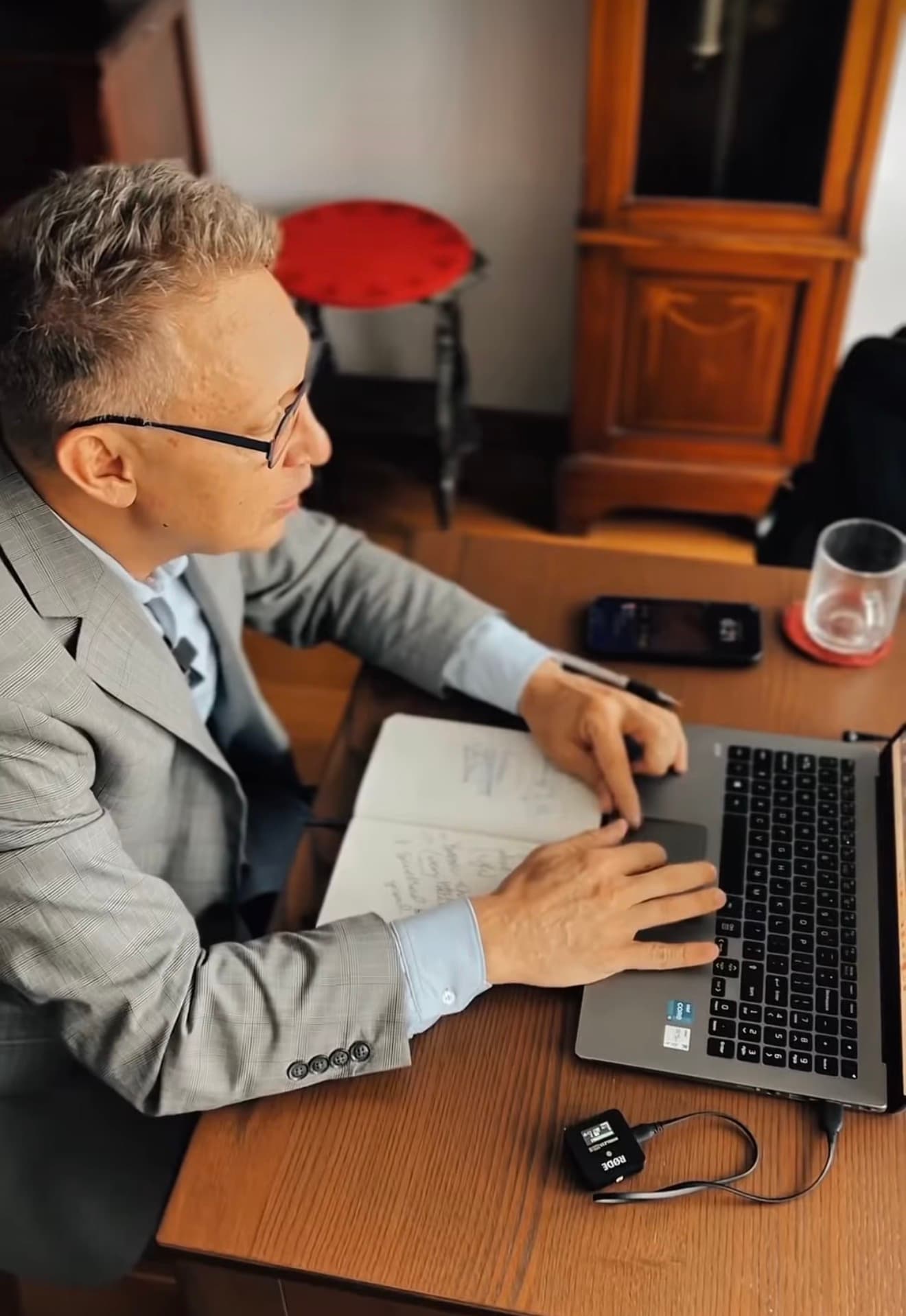 Professor Korten leading a live online IELTS teacher-training session